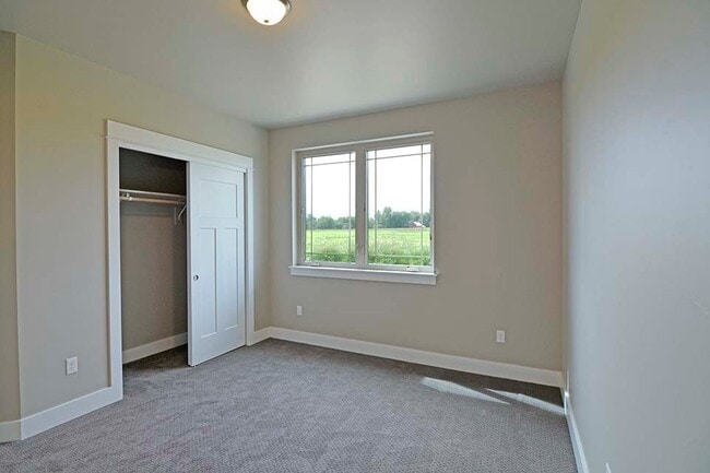 Building Photo - Luxury Four Bedroom with Farmland Views