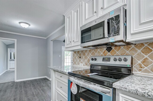Building Photo - 2323 Tinechester Dr