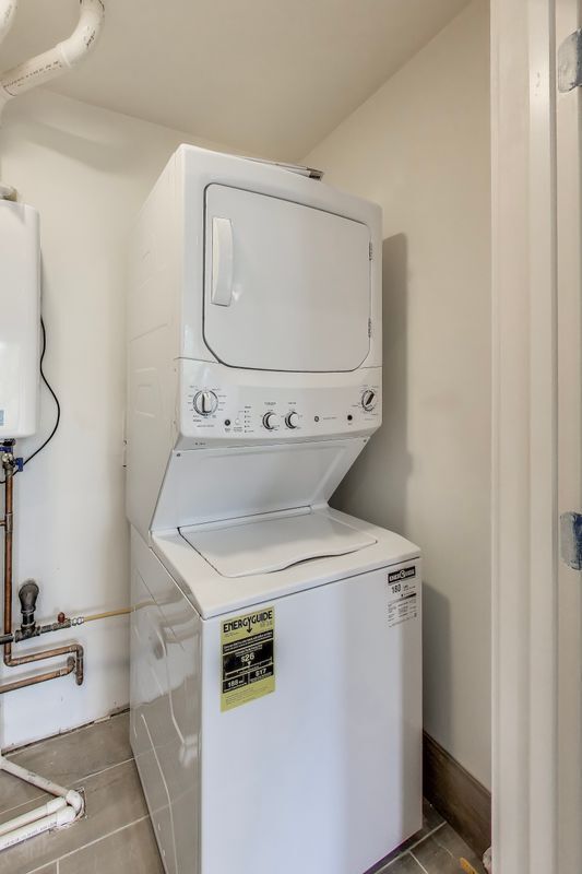 Building Photo - 2023 N Drake Ave