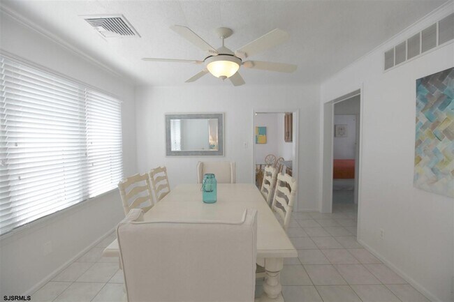 Building Photo - 104 N 35th Ave