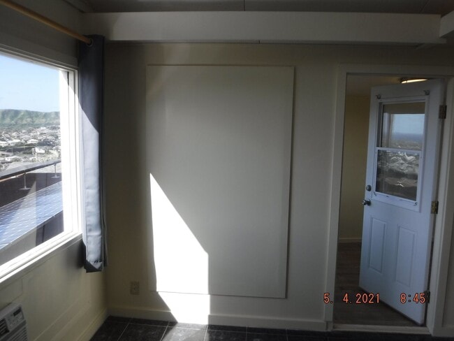 Building Photo - Kahala Hts Cottage 2 / 1 / garage