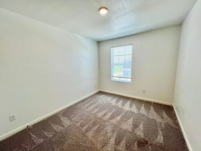 Building Photo - **APPLICATION RECEIVED** Charming Two-Story Home with Fenced Backyard & Community Pool