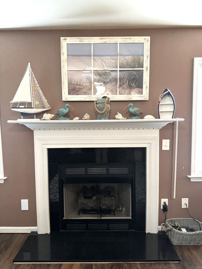 Building Photo - An adorable home within the City!