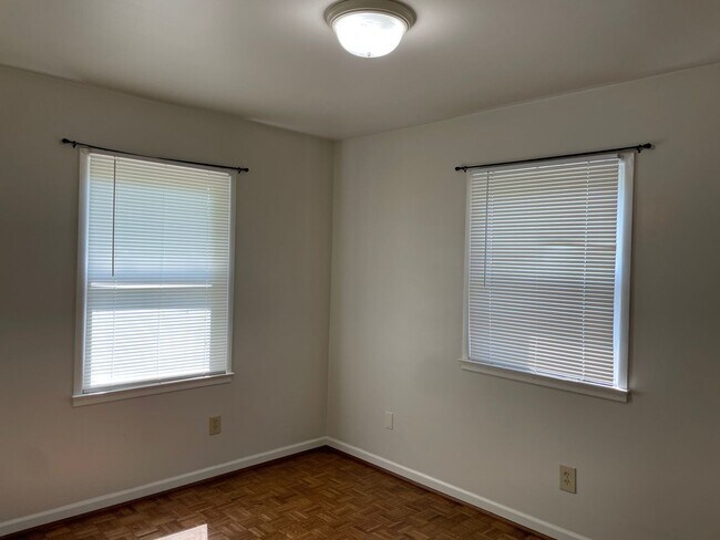 Building Photo - 3 bed 1 bath home in High Point!