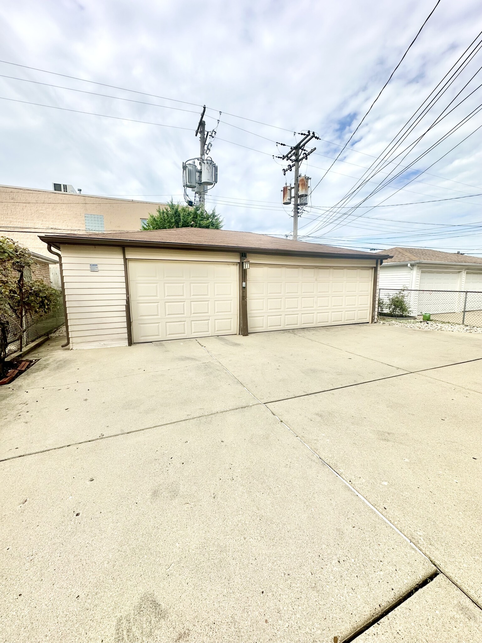 Building Photo - 4636 N Sayre Ave