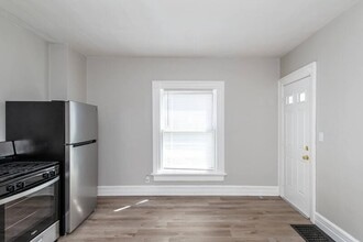 Building Photo - 115 E Foraker St