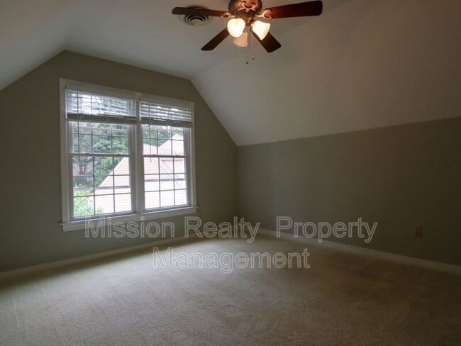 Building Photo - 4600 Cedar Cliff Rd