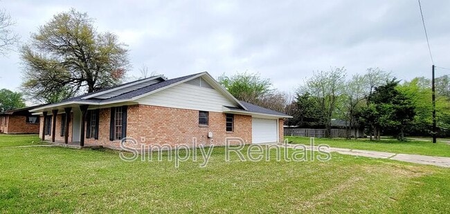 Building Photo - 2614 Tanglewood Dr