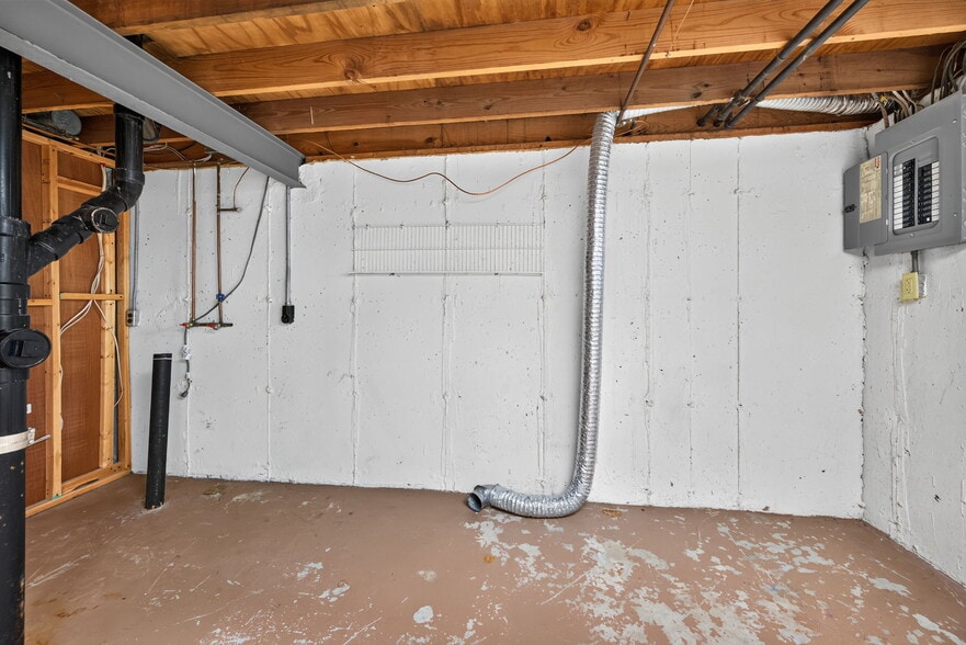 Building Photo - 13391 Hiddendale Ln