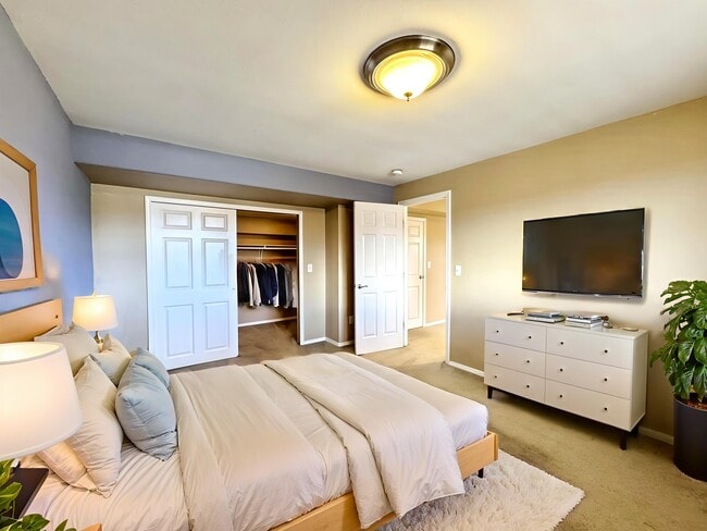 Building Photo - 236 Oxbow Dr