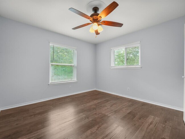 Building Photo - 8010 Camden Dr
