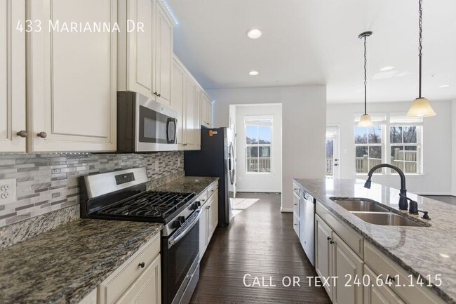 Building Photo - 433 Marianna Dr