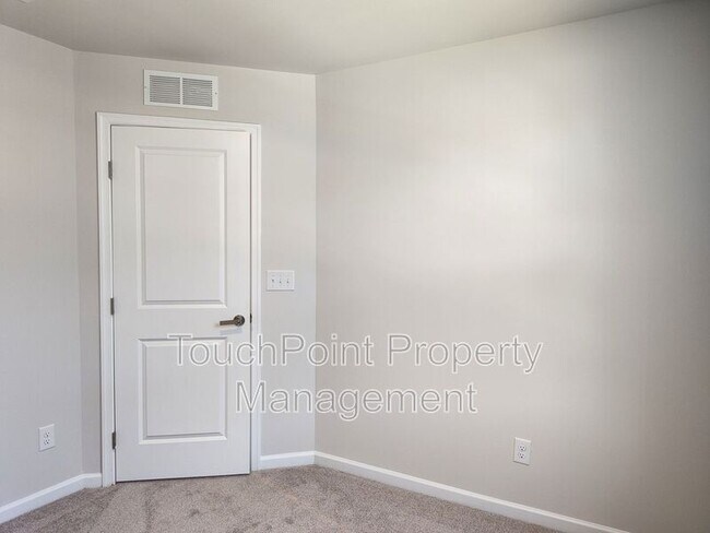 Building Photo - 5850 Granbury Dr