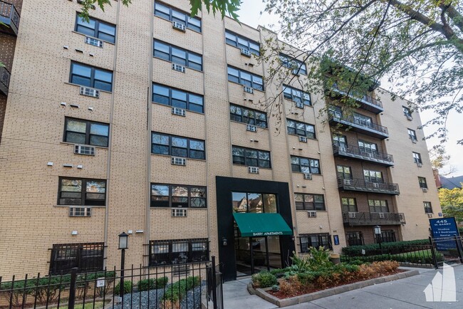 445 W Barry Ave, Unit 520, Chicago, IL 60657 - 456 W Barry Ave