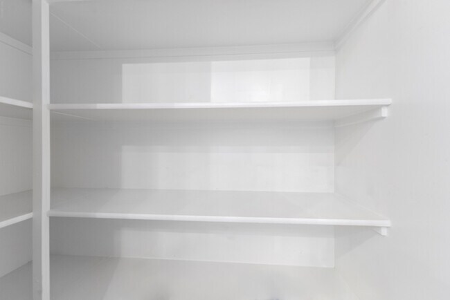 Building Photo - 164 E Lexington Ave