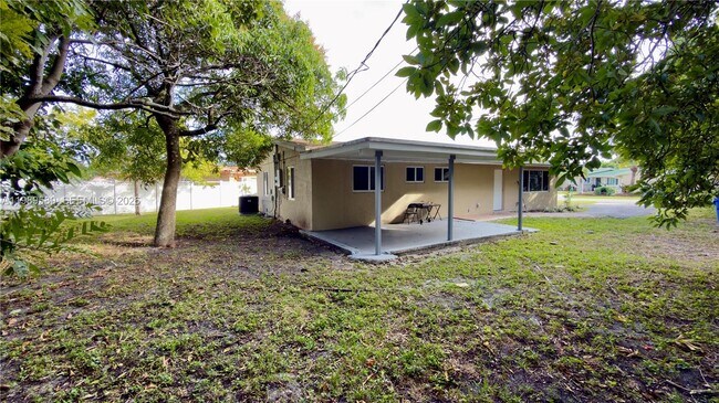 Building Photo - 1125 NW 16th Ct