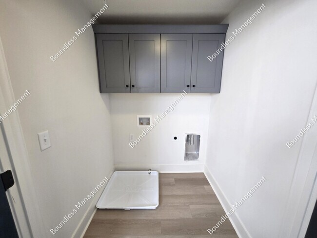 Building Photo - 340 Eugenia St SW