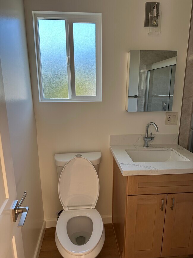 Building Photo - 135 N Florence St