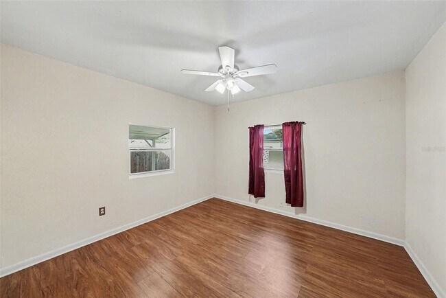 Building Photo - 816 W Minnehaha St