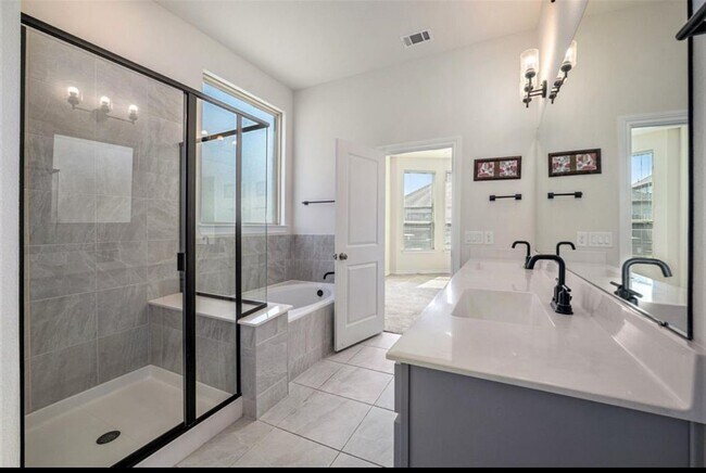 Building Photo - 7315 Buckthorn Holw Trl