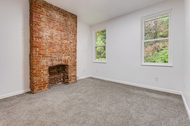 Building Photo - AVAILABLE August 2026 - Fully Renovated Mount Washington Charmer with Historic Details & Modern U...