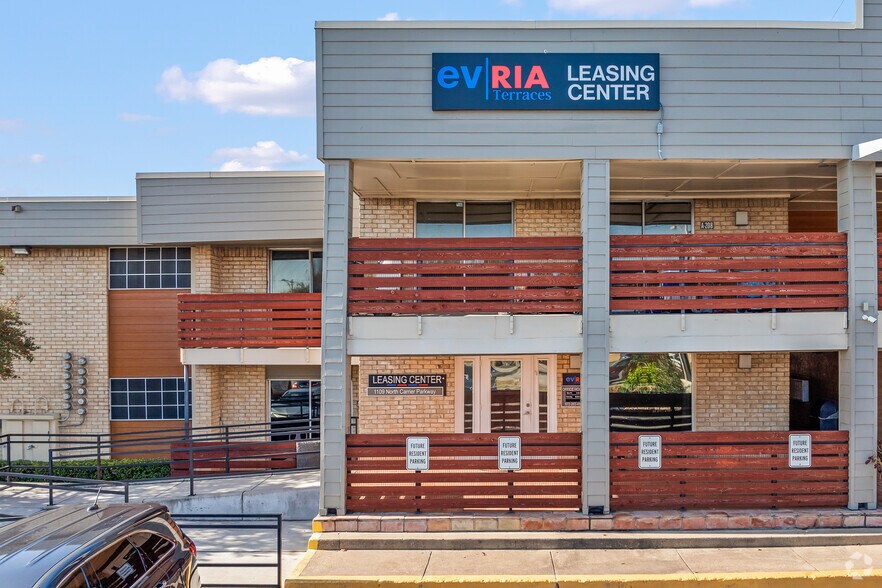 Primary Photo - evRia Terraces
