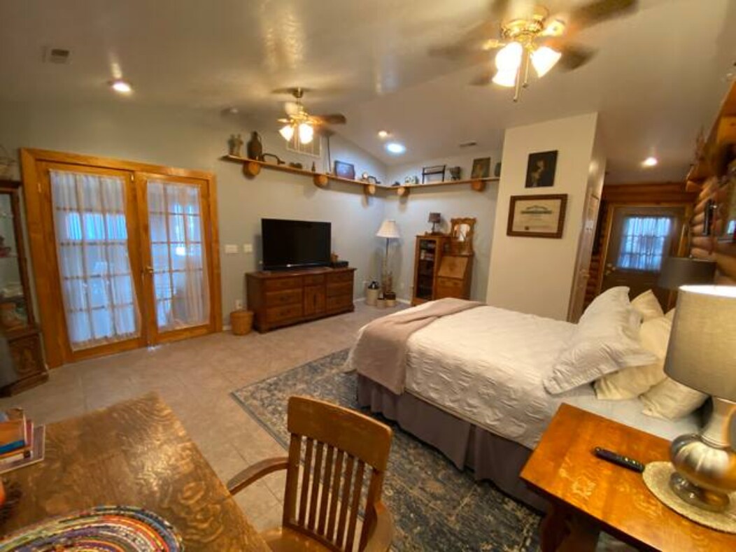Building Photo - 414 Cottonwood Dr