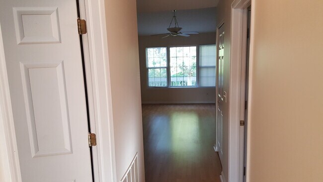 Building Photo - 1197 N Red Oak Cir