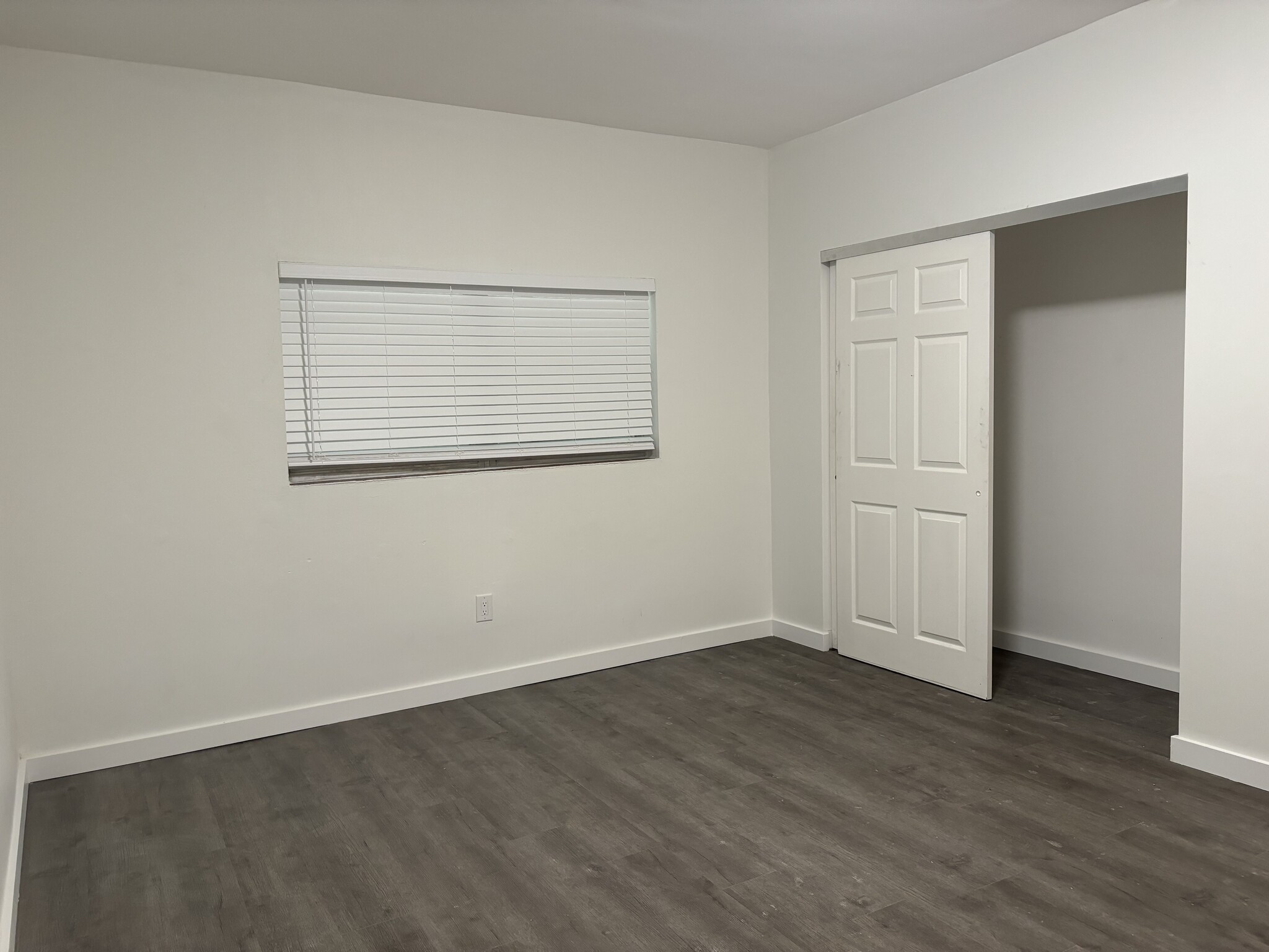 Building Photo - 15250 NE 8th Ave