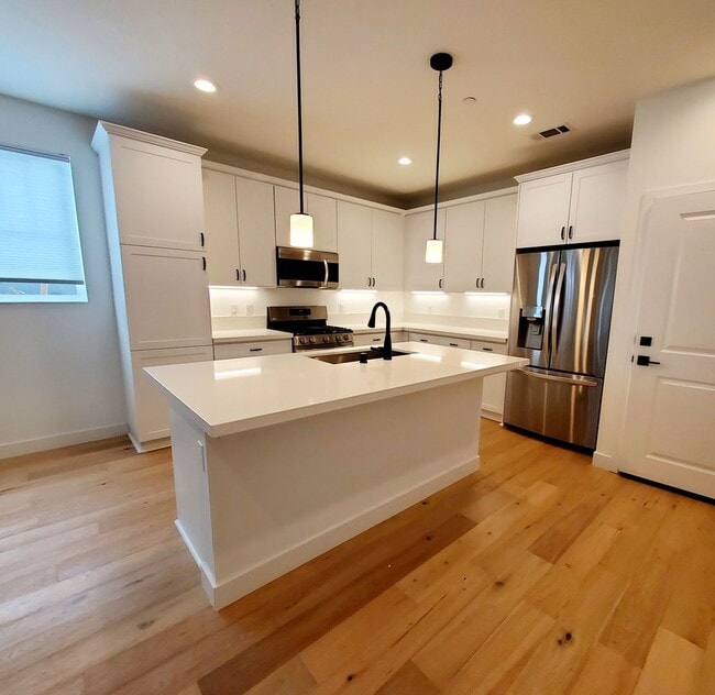 Building Photo - Righetti Ranch Townhouse