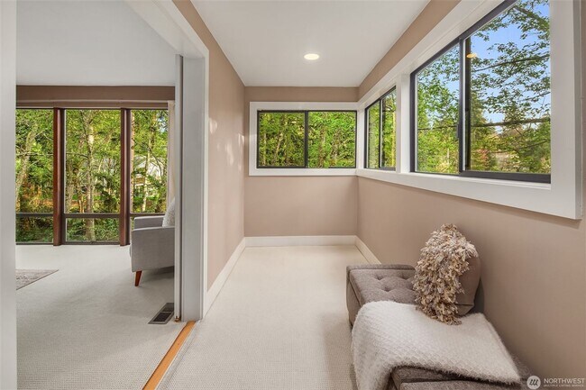 Building Photo - 3bd/2.25ba Edmonds House