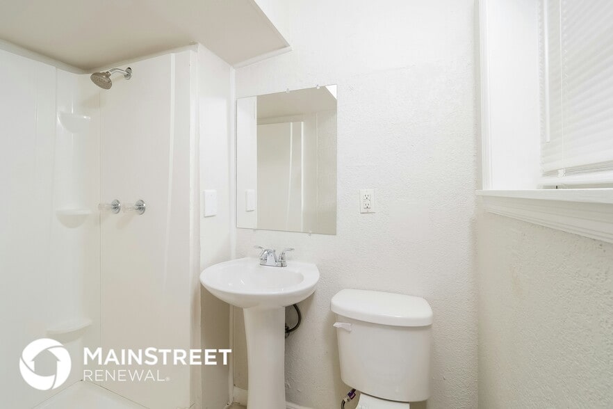 Building Photo - 513 Melrose St