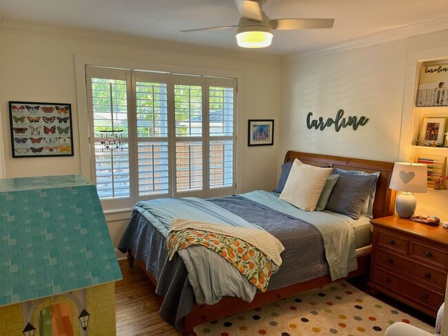 Building Photo - 3/2 Duplex Conveniently Situated in an Established Neighborhood!