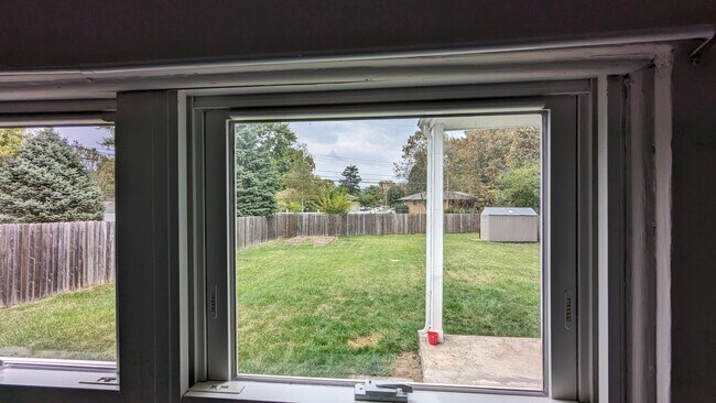 Building Photo - 3840 Homecomer Dr