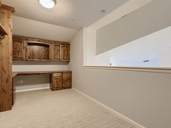 Building Photo - Stunning 2 bedroom 2 bath with loft in Aurora!