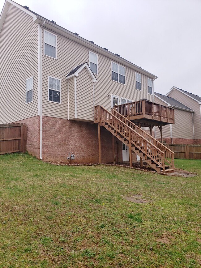 Building Photo - 652 Winding Bluff Way