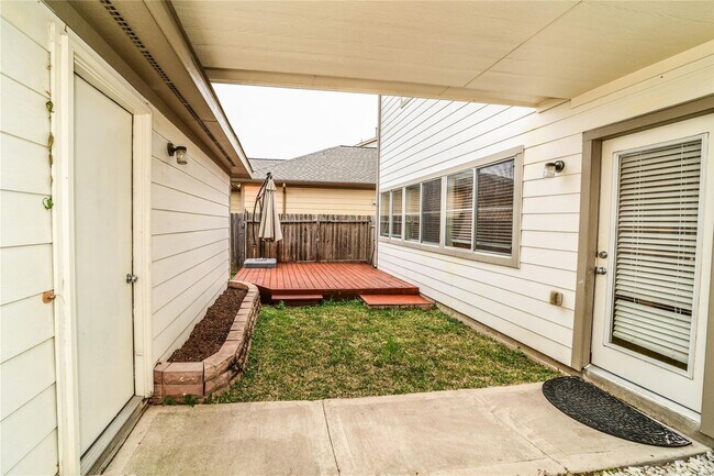 Building Photo - 3514 Clearview Cir