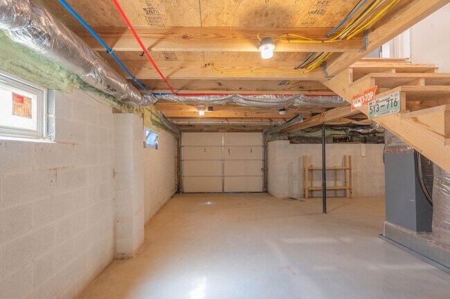 Building Photo - 2 bed and 2 bath house with garage and par...