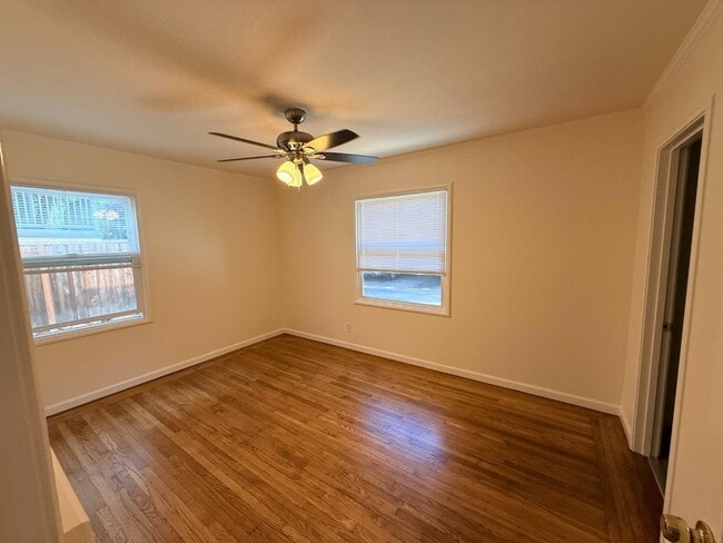 Building Photo - 816 Cowper St