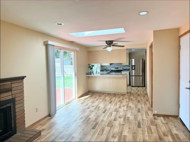 Building Photo - Charming 3 Bed/2 Bath Single Family Home i...