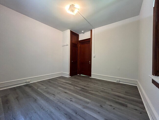 Building Photo - 412 Chestnut St