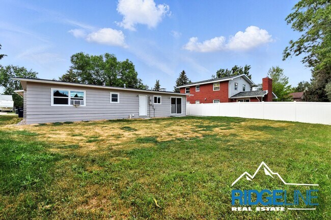 Building Photo - Fox Farm one level home ready for you to e...