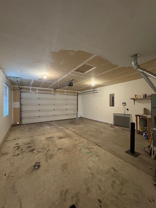 Building Photo - Spacious & Modern 3-Bedroom Home for Lease...