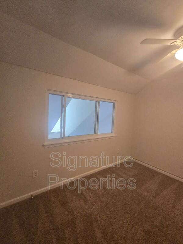 Building Photo - 3831 Buchanan Dr