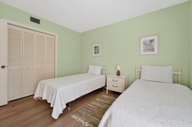 Building Photo - 6 Concourse Dr