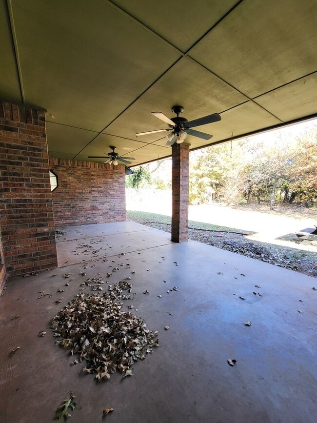 Building Photo - (3) Bed/(2.5) Bath with over 2000sqft in Blanchard Avail NOW!