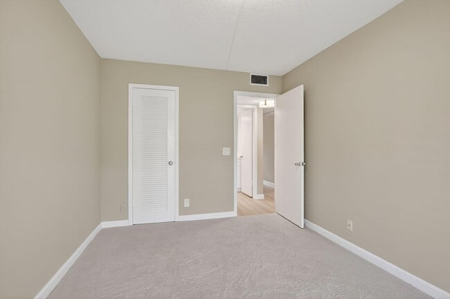 Building Photo - 277 Brighton Dr