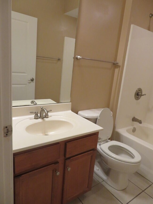 Building Photo - River Towne Condominium Unit 503 - Large condo for rent  3 bedrooms/2 baths.  $2400/month