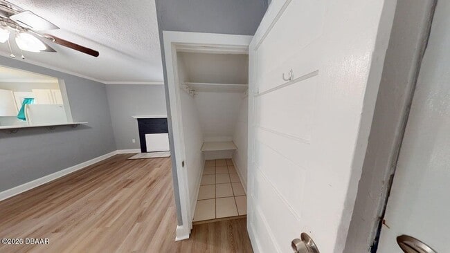 Building Photo - 829 N Oleander Ave