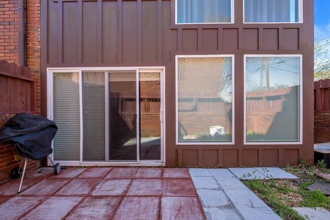 Building Photo - 220 Belmont Rd